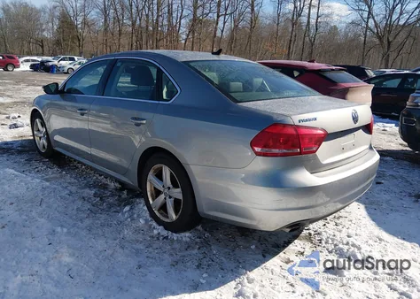 2012 Volkswagen Passat 2.5L Se z USA, uszkodzony, nr VIN 1VWBP7A39CC086169